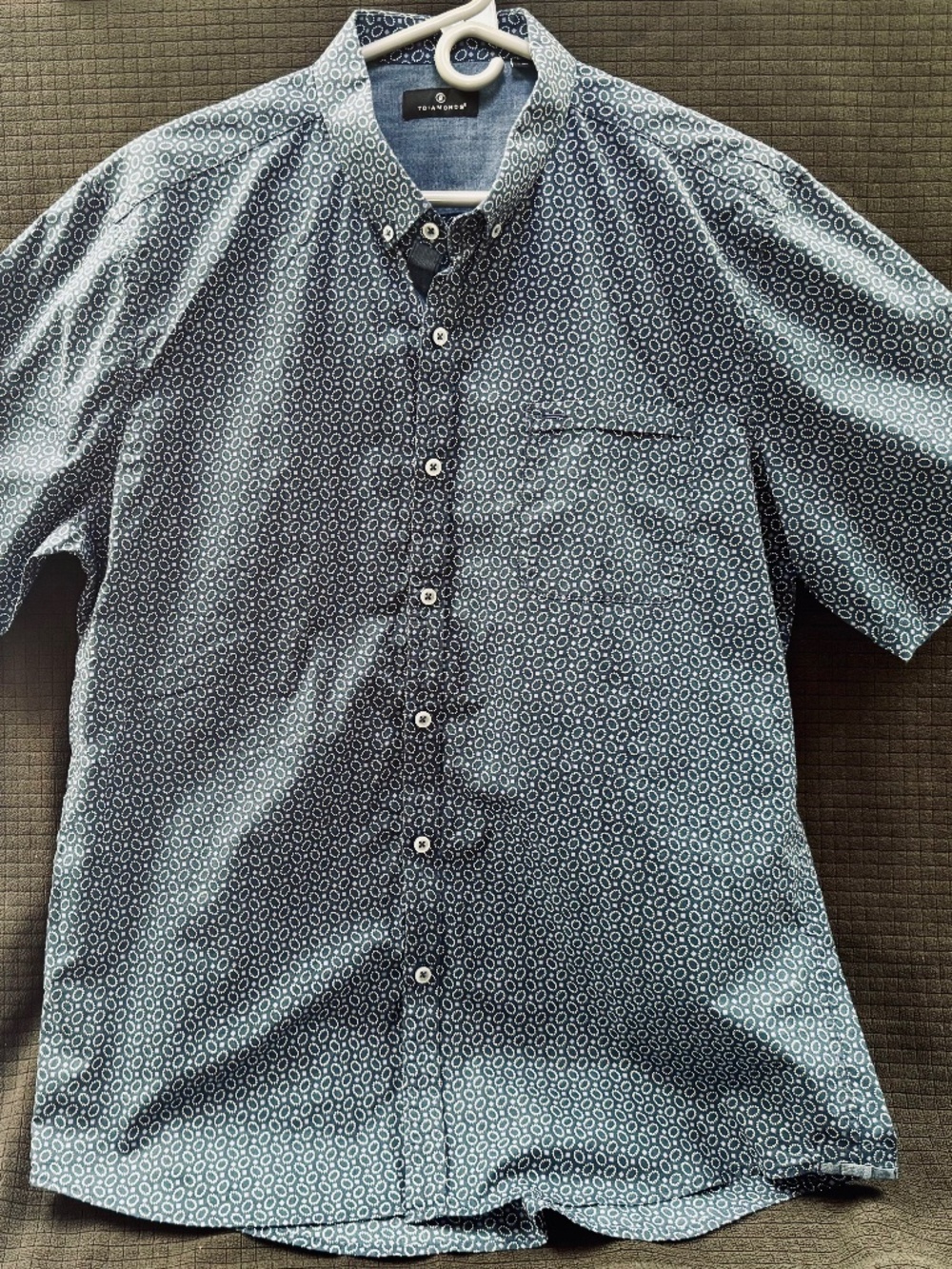 7 Diamonds Short Sleeve button up shirt. X- L